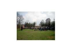 21.04.2012 r. - Brwinów, Dęby Pamięci-11
