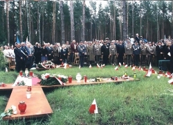 06-09.2000 r. - otwarcie i poświęcenie Polskich Cmentarzy Wojennych-9