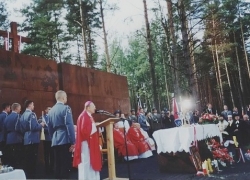 06-09.2000 r. - otwarcie i poświęcenie Polskich Cmentarzy Wojennych-13