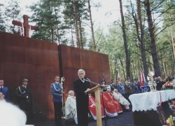06-09.2000 r. - otwarcie i poświęcenie Polskich Cmentarzy Wojennych-15